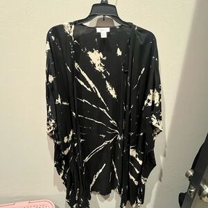 Chic Black and White Tie-Dye Kimono